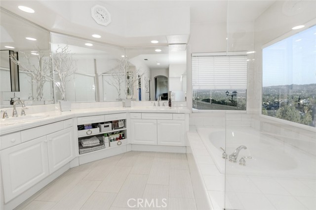 24736 Wooded Vista, West Hills CA: https://media.crmls.org/medias/233afbdb-d6dd-4db5-a9d0-eee6239e7714.jpg