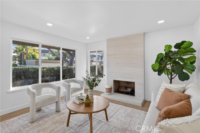 Detail Gallery Image 3 of 22 For 13972 Chelmsford, Westminster,  CA 92683 - 2 Beds | 1 Baths