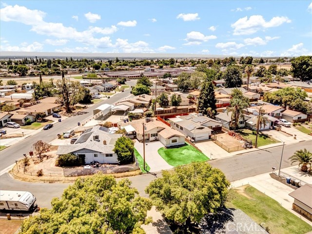 4825 Putter Lane, Bakersfield CA: https://media.crmls.org/medias/233b2a2f-62bf-4e96-b73e-900ec4c4b3d2.jpg