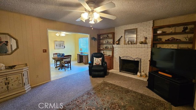 Detail Gallery Image 6 of 17 For 2551 W San Gabriel Ave, Fresno,  CA 93705 - 3 Beds | 2 Baths