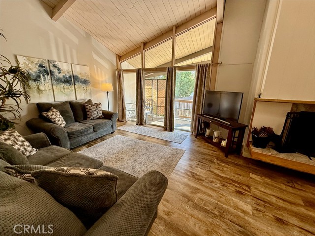 Detail Gallery Image 8 of 29 For 872 Sierra Vista #30,  Twin Peaks,  CA 92391 - 3 Beds | 2 Baths