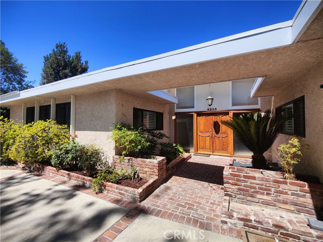 6233 Capistrano Avenue, Woodland Hills CA: https://media.crmls.org/medias/233db0ac-ed41-4edb-8fec-d93b7ed59085.jpg