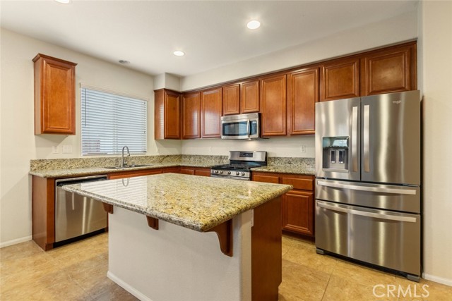 Detail Gallery Image 14 of 48 For 3408 Gemstone, Rosamond,  CA 93560 - 5 Beds | 3 Baths