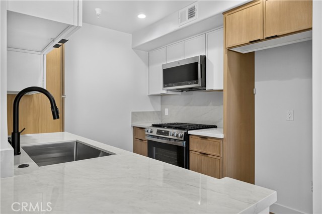 15455 Sherman photo 8