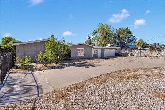 8732 Pico Avenue, Hesperia CA: https://media.crmls.org/medias/233f1b79-51f3-4b71-aa5c-bb9124291e7e.jpg