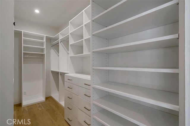 Detail Gallery Image 48 of 65 For 24216 Calvert St, Woodland Hills,  CA 91367 - 5 Beds | 3/1 Baths