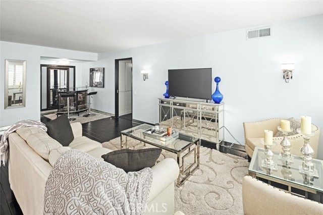 Detail Gallery Image 15 of 26 For 1121 N Olive Dr #209,  West Hollywood,  CA 90069 - 2 Beds | 2 Baths