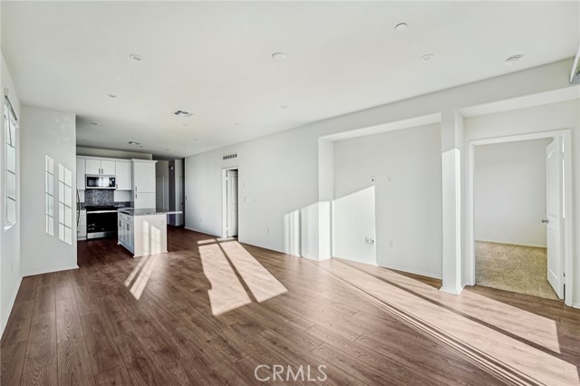 Detail Gallery Image 3 of 18 For 15378 Tomahawk St, Victorville,  CA 92394 - 3 Beds | 2 Baths