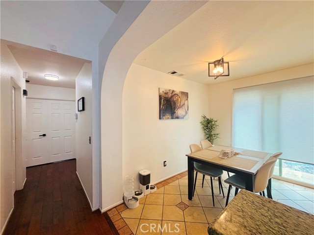 300 Barrington Circle, Redlands CA: https://media.crmls.org/medias/234162e2-4225-48fa-ac37-f7454cea1bcd.jpg