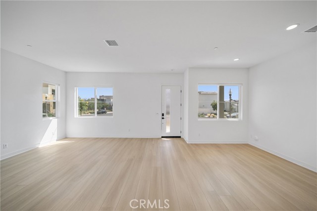 187 yugen, Irvine CA: https://media.crmls.org/medias/23416c65-574d-4f37-bff9-f22582b13cdd.jpg