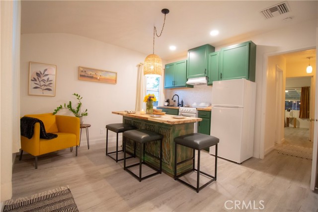 12512 Miranda Street, Valley Village CA: https://media.crmls.org/medias/23421b09-1af1-4546-80aa-a0c8a14b7964.jpg