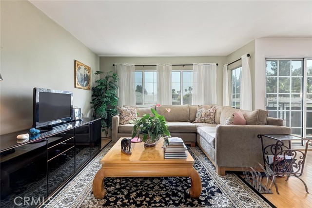 Detail Gallery Image 12 of 22 For 4140 Warner #205,  Burbank,  CA 91505 - 1 Beds | 1 Baths