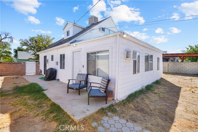 44043 Hoban Avenue, Lancaster CA: https://media.crmls.org/medias/2342d25f-0deb-4dbd-b85c-96ea4586bef3.jpg