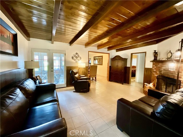 10195 Shangri La Avenue, Hesperia CA: https://media.crmls.org/medias/2343a56a-f349-4a59-afab-e43bb77f942d.jpg