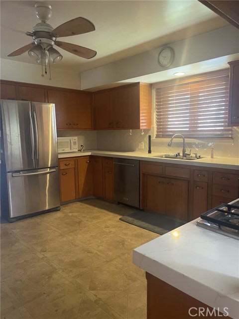 319 Tocino Drive, Duarte CA: https://media.crmls.org/medias/2343acc5-7aca-4b26-9794-b9ba3553b68d.jpg