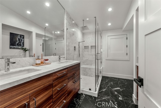 Detail Gallery Image 14 of 27 For 2111 Vista Entrada, Newport Beach,  CA 92660 - 3 Beds | 2/1 Baths