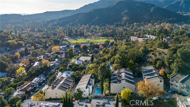 Detail Gallery Image 4 of 37 For 1881 Alpha Rd #8,  Glendale,  CA 91208 - 2 Beds | 3 Baths