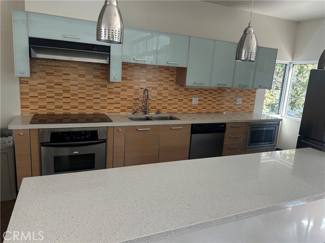 645 W 9th Street, Los Angeles CA: https://media.crmls.org/medias/23459b68-bcea-4a0f-b27d-20831b75001d.jpg