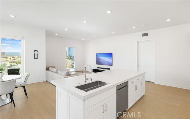 Detail Gallery Image 8 of 64 For 3700 Rivington, Irvine,  CA 92612 - 2 Beds | 2/1 Baths