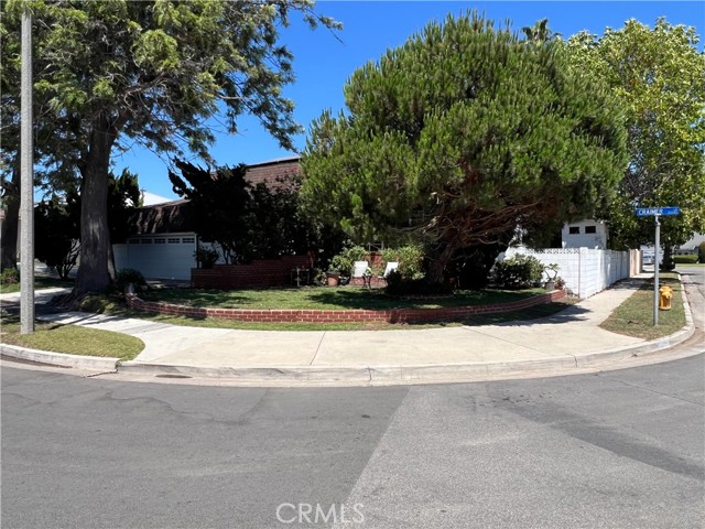 20442 Craimer Lane, Huntington Beach CA: https://media.crmls.org/medias/23474ffe-d12c-4177-97f8-b51cd224d7b2.jpg