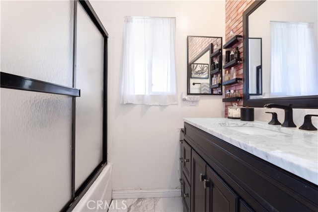 18307 Burbank Boulevard, Tarzana CA: https://media.crmls.org/medias/23479109-1d4b-4d25-9eca-06f373658db2.jpg