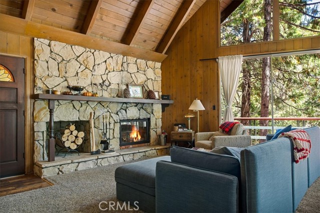 Detail Gallery Image 9 of 36 For 26522 Thunderbird Dr, Lake Arrowhead,  CA 92391 - 3 Beds | 2/1 Baths