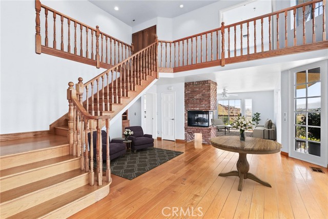 Detail Gallery Image 2 of 47 For 9658 Wheatland Ave, Sunland,  CA 91040 - 4 Beds | 4 Baths