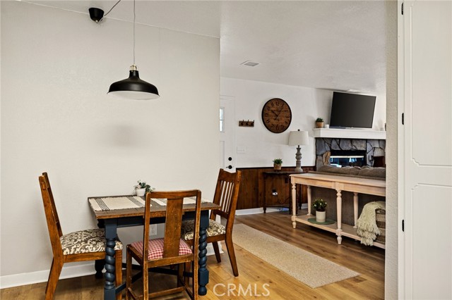 Detail Gallery Image 10 of 26 For 583 W Victoria Ct, Lake Arrowhead,  CA 92352 - 3 Beds | 2 Baths