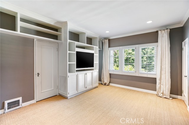 580 S Sweetzer Ave, Los Angeles CA: https://media.crmls.org/medias/2349a10c-7745-48aa-a153-c35e13598eff.jpg