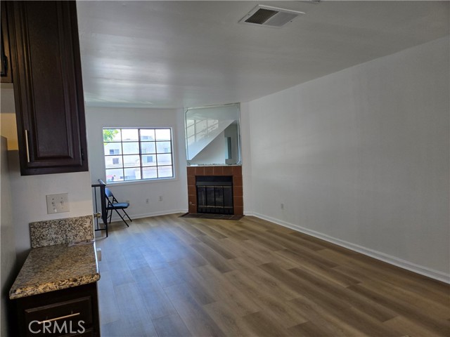 Detail Gallery Image 16 of 18 For 8338 Woodley Pl #7,  North Hills,  CA 91343 - 2 Beds | 2/1 Baths