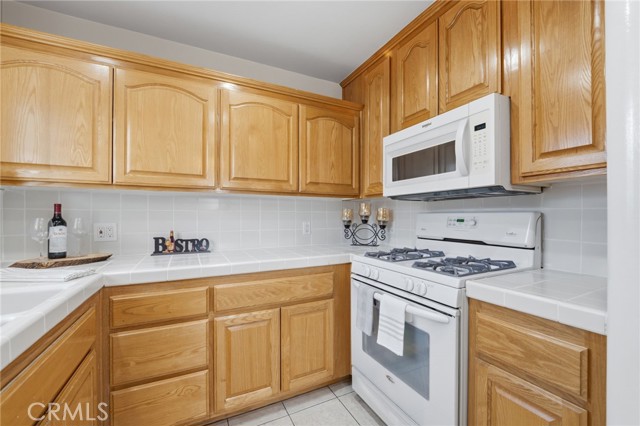 Detail Gallery Image 5 of 29 For 9809 Houghton Ave, Santa Fe Springs,  CA 90670 - 3 Beds | 2 Baths