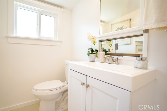 Detail Gallery Image 17 of 34 For 38 Dudley Ave, Venice,  CA 90291 - 6 Beds | 5 Baths