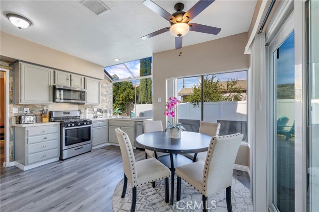 Detail Gallery Image 20 of 47 For 22562 Springdale, Moreno Valley,  CA 92557 - 4 Beds | 2/1 Baths