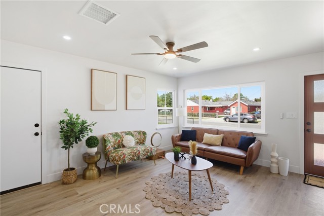 Detail Gallery Image 18 of 39 For 984 Fremont St, Pomona,  CA 91766 - 3 Beds | 2 Baths