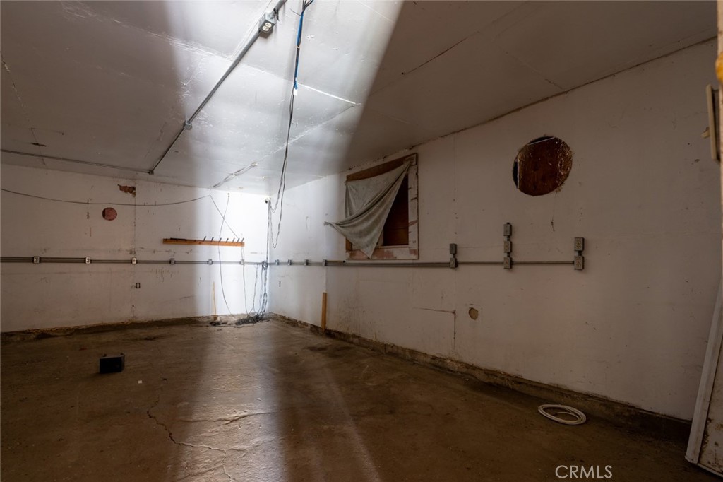 https://media.crmls.org/medias/234b7191-325b-4456-9164-e619fa03482d.jpg?preset=X-Large