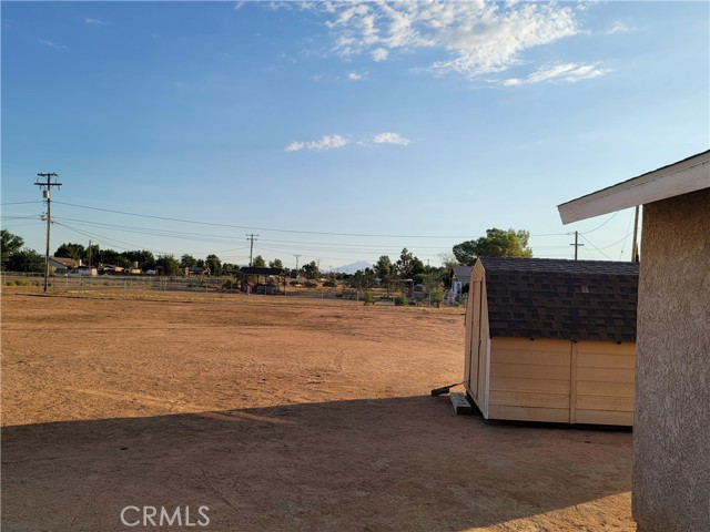 21291 Ramona Avenue, Apple Valley CA: https://media.crmls.org/medias/234c0211-9554-4bee-98f0-5997c66f882c.jpg