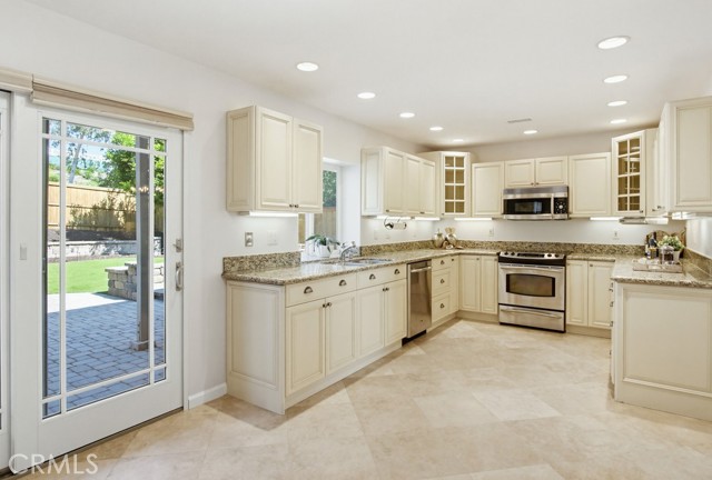 Detail Gallery Image 18 of 69 For 12030 Redcliff Ct, San Diego,  CA 92131 - 5 Beds | 3 Baths