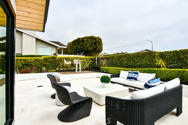 Detail Gallery Image 9 of 41 For 10 White Water Dr, Corona Del Mar,  CA 92625 - 2 Beds | 2 Baths