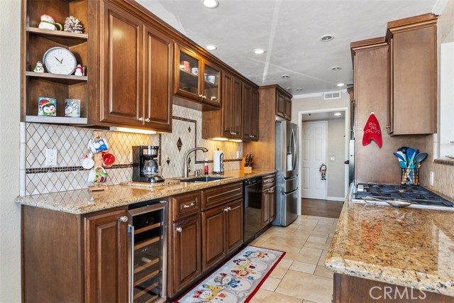 Detail Gallery Image 12 of 48 For 16255 Pacific Cir #204,  Huntington Beach,  CA 92649 - 3 Beds | 3 Baths