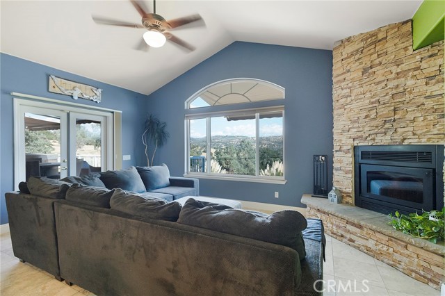 Detail Gallery Image 7 of 53 For 3632 Sunview Dr, Paradise,  CA 95969 - 3 Beds | 2/1 Baths