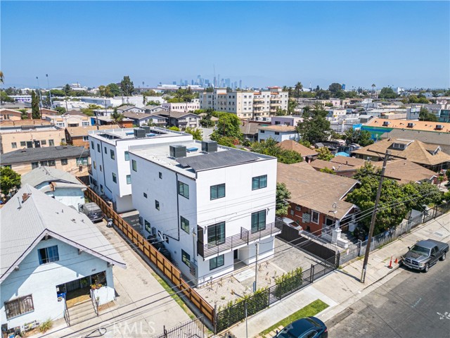 1039 W 43rd Street, Los Angeles CA: https://media.crmls.org/medias/234e8a64-d41c-4908-a057-1558f39e8f7e.jpg