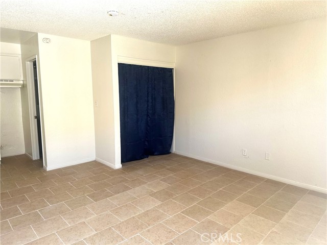 Detail Gallery Image 2 of 10 For 11661 White Ave Studio,  Adelanto,  CA 92301 - 1 Beds | 1 Baths
