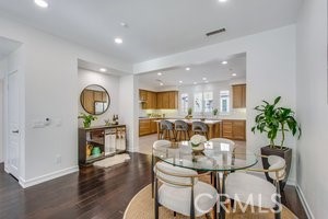 Detail Gallery Image 14 of 27 For 12 Bluefin Ct, Newport Beach,  CA 92663 - 4 Beds | 2/1 Baths