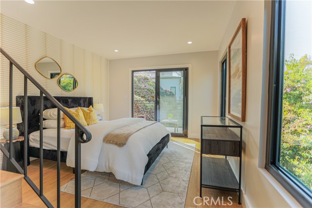 Detail Gallery Image 8 of 14 For 319 Heliotrope Ave, Corona Del Mar,  CA 92625 - 2 Beds | 2 Baths