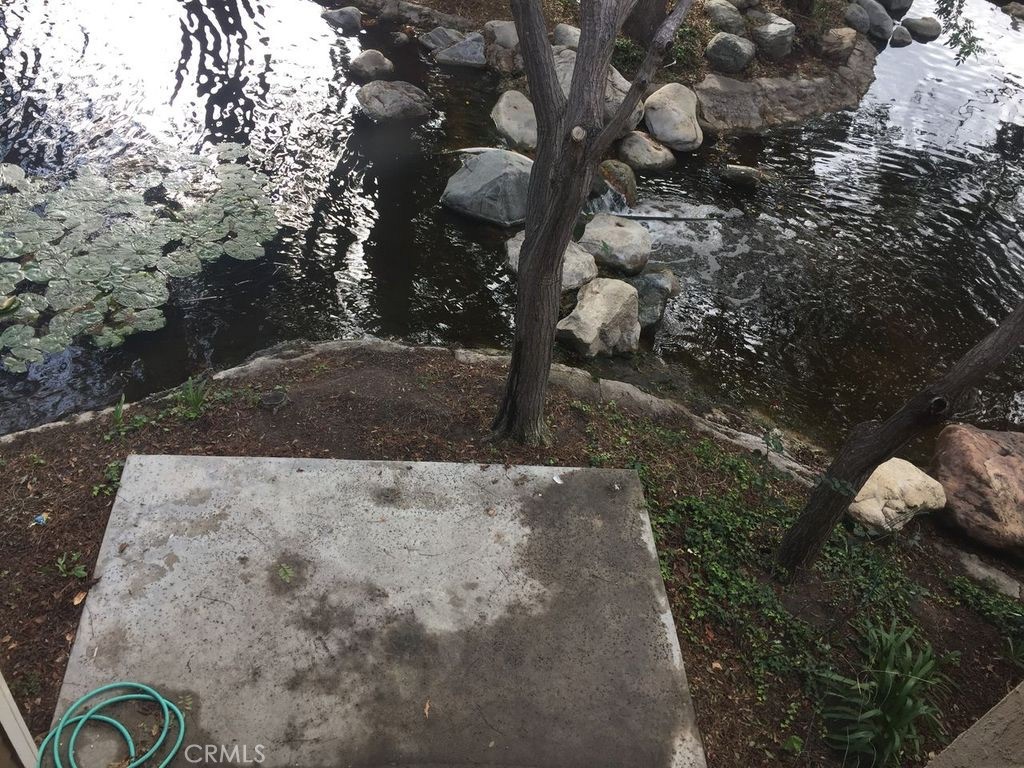 https://media.crmls.org/medias/234f53af-5c6d-4cd9-9a3e-3226db17137c.jpg?preset=X-Large