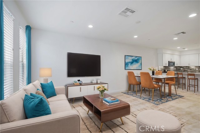 Detail Gallery Image 3 of 39 For 110 Red Brick Dr #3,  Simi Valley,  CA 93065 - 3 Beds | 2/1 Baths