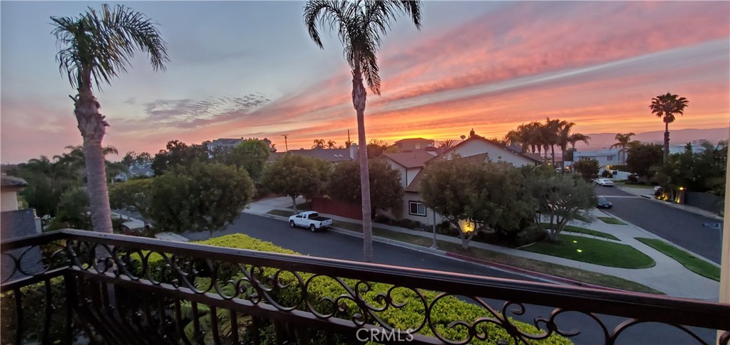 https://media.crmls.org/medias/2350b9dc-e300-446b-bc34-0e50e71a91ad.jpg?preset=X-Large