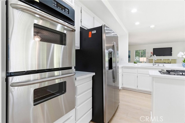 Detail Gallery Image 16 of 67 For 28360 Easton Ln, Saugus,  CA 91350 - 5 Beds | 3 Baths