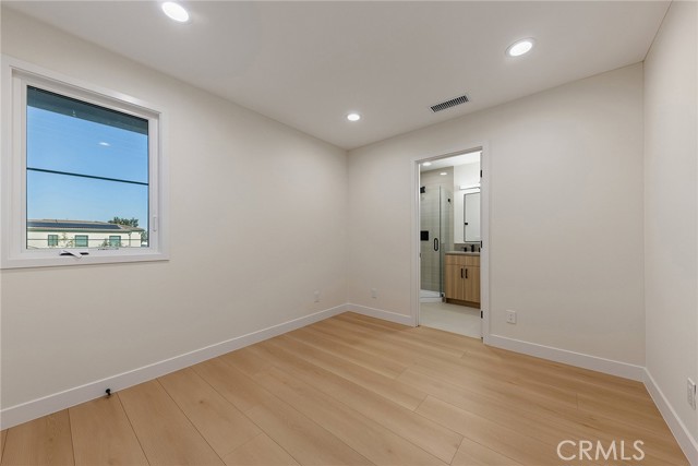 1025 La Cadena, B photo 27