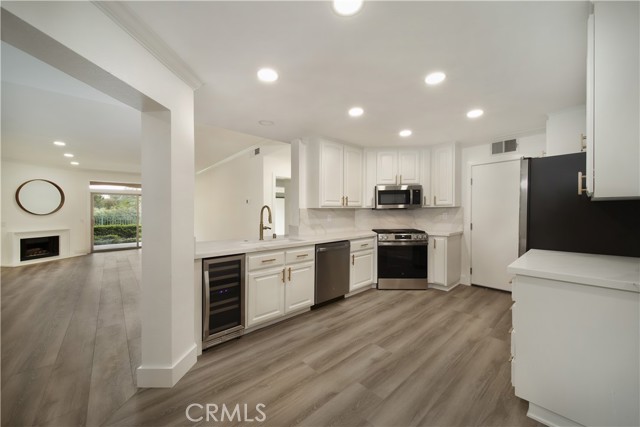 Detail Gallery Image 5 of 20 For 320 Villa Point, Newport Beach,  CA 92660 - 2 Beds | 2 Baths